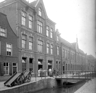 Arm en Rijkwandeling